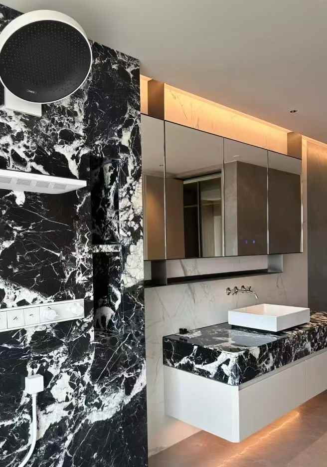 Antique Grand Marble Bathtroom Wall