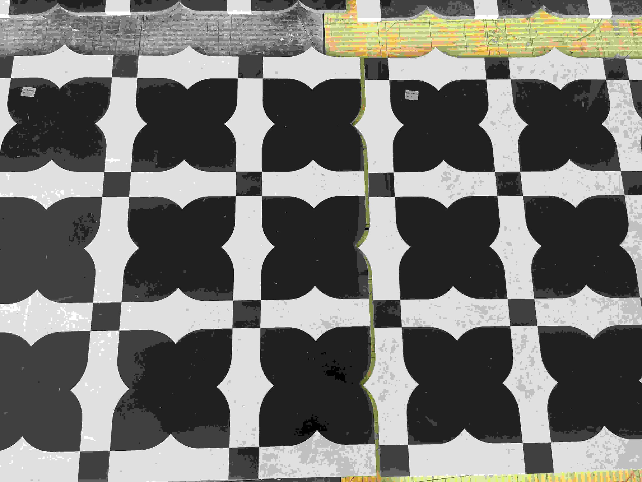 Black and white waterjet marble tile