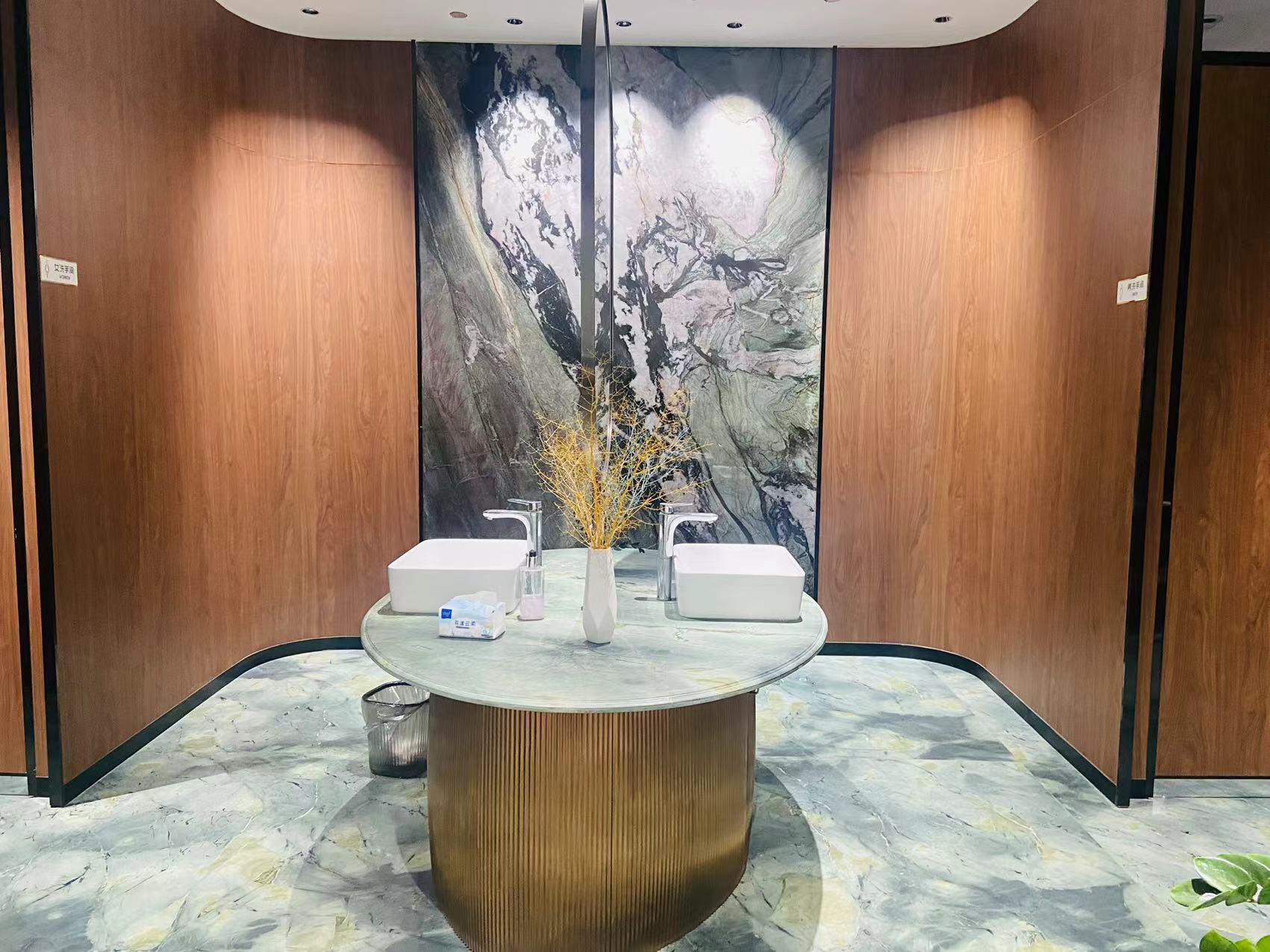 Botanic Wave Quartzite bathroom wall