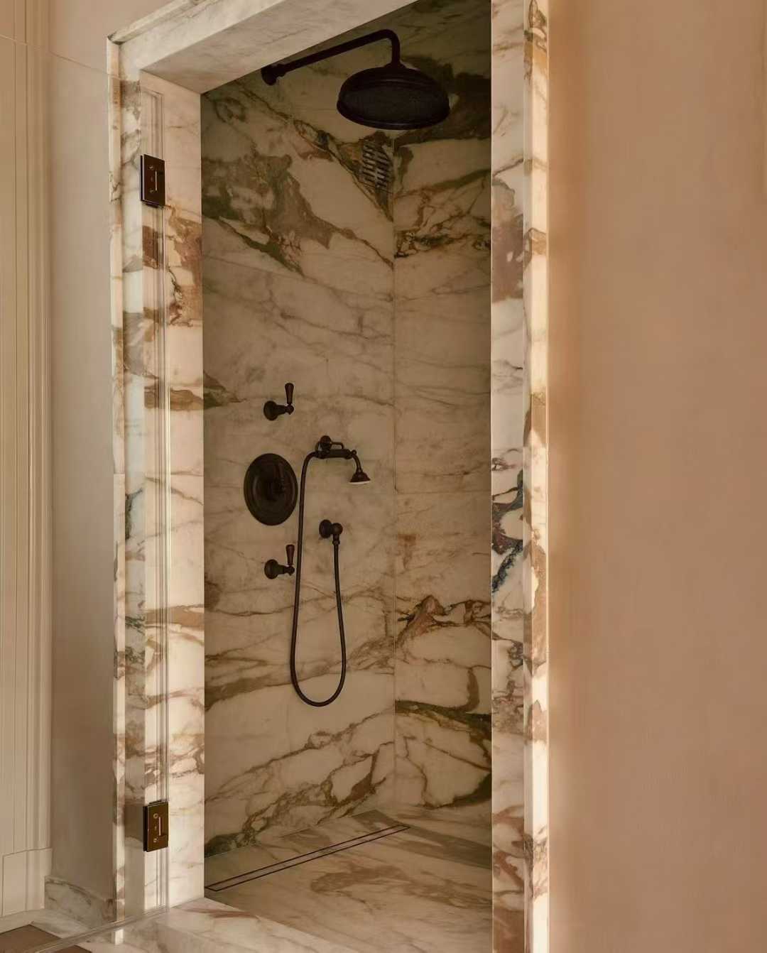 Calacatta Vagli Oro Marble door frame