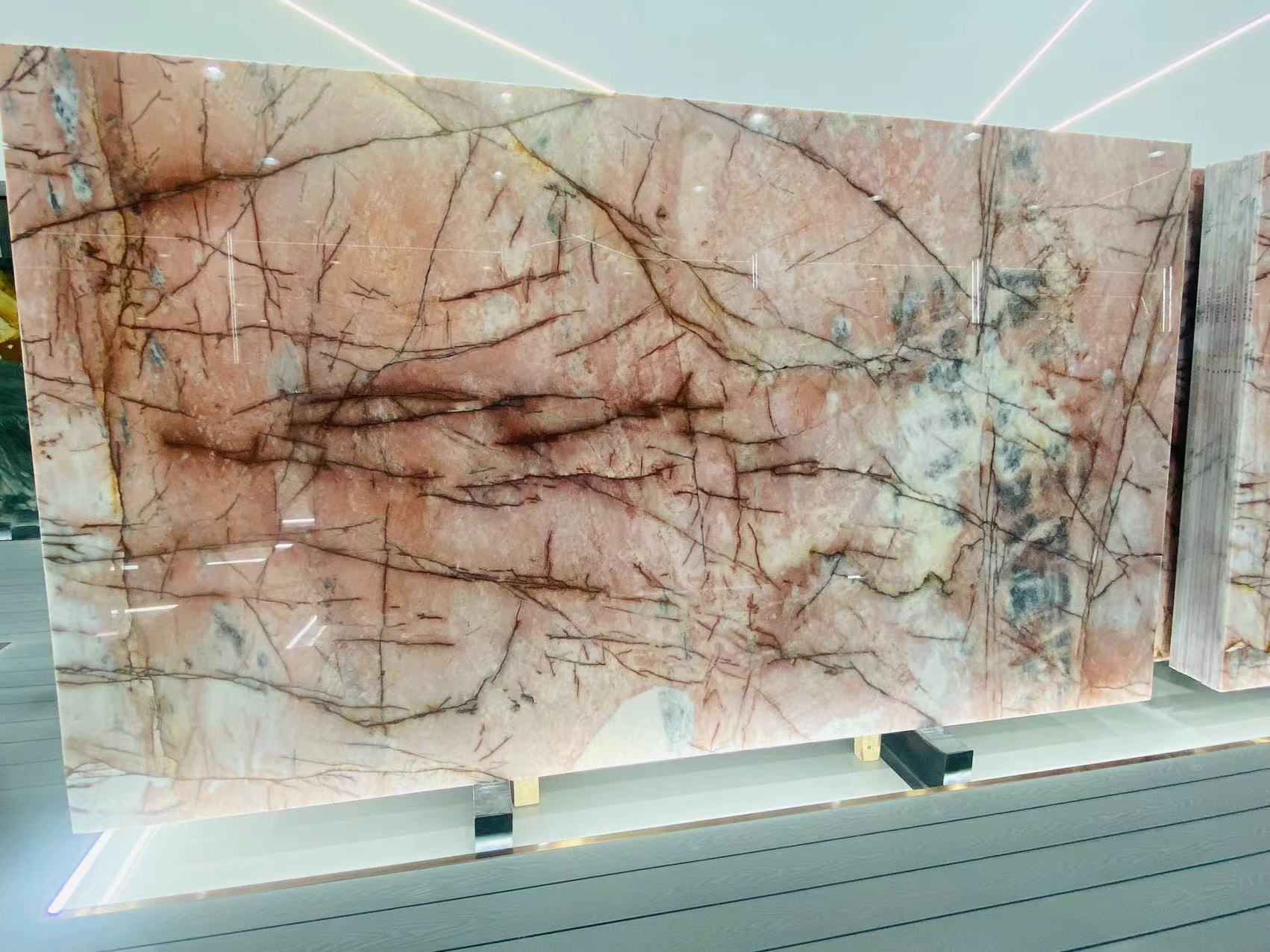 Cosmopolitan Quartzite