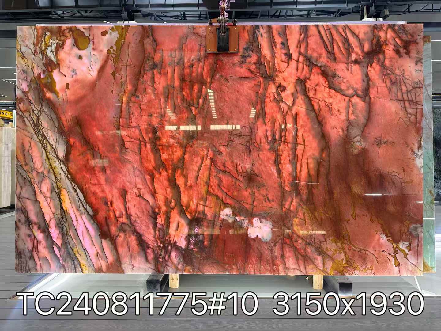 Cosmopolitan Quartzite backliting slabs
