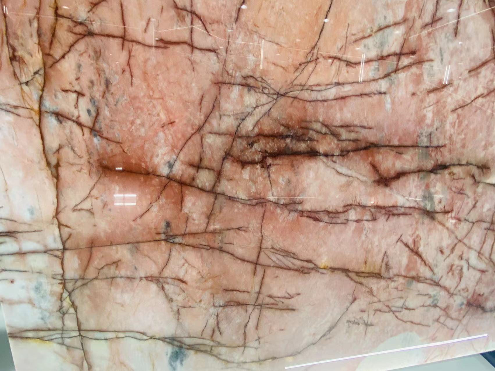 Cosmopolitan Quartzite