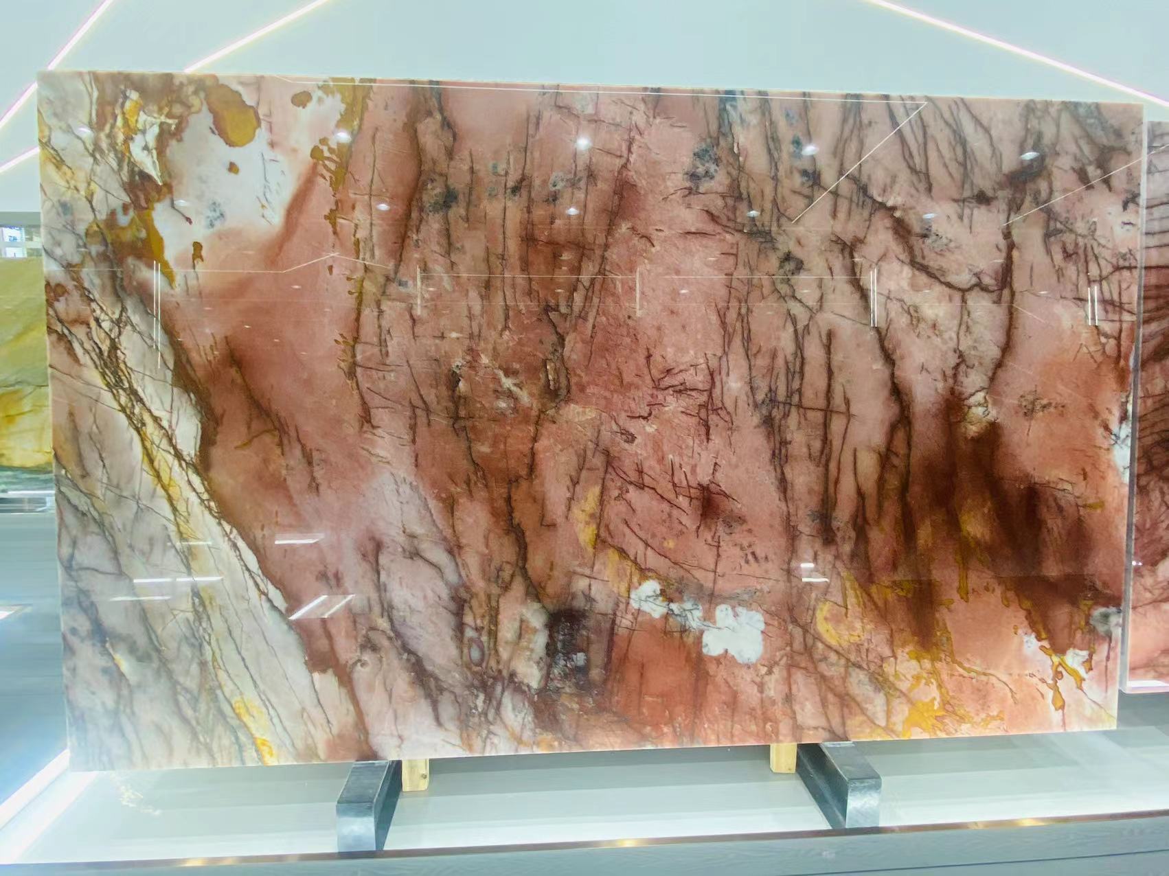 Cosmopolitan Quartzite