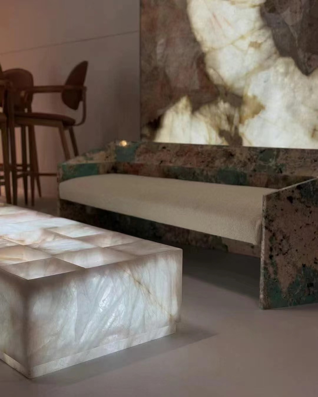 Crisallo Vittro Quartzite backlit wall and tabletps