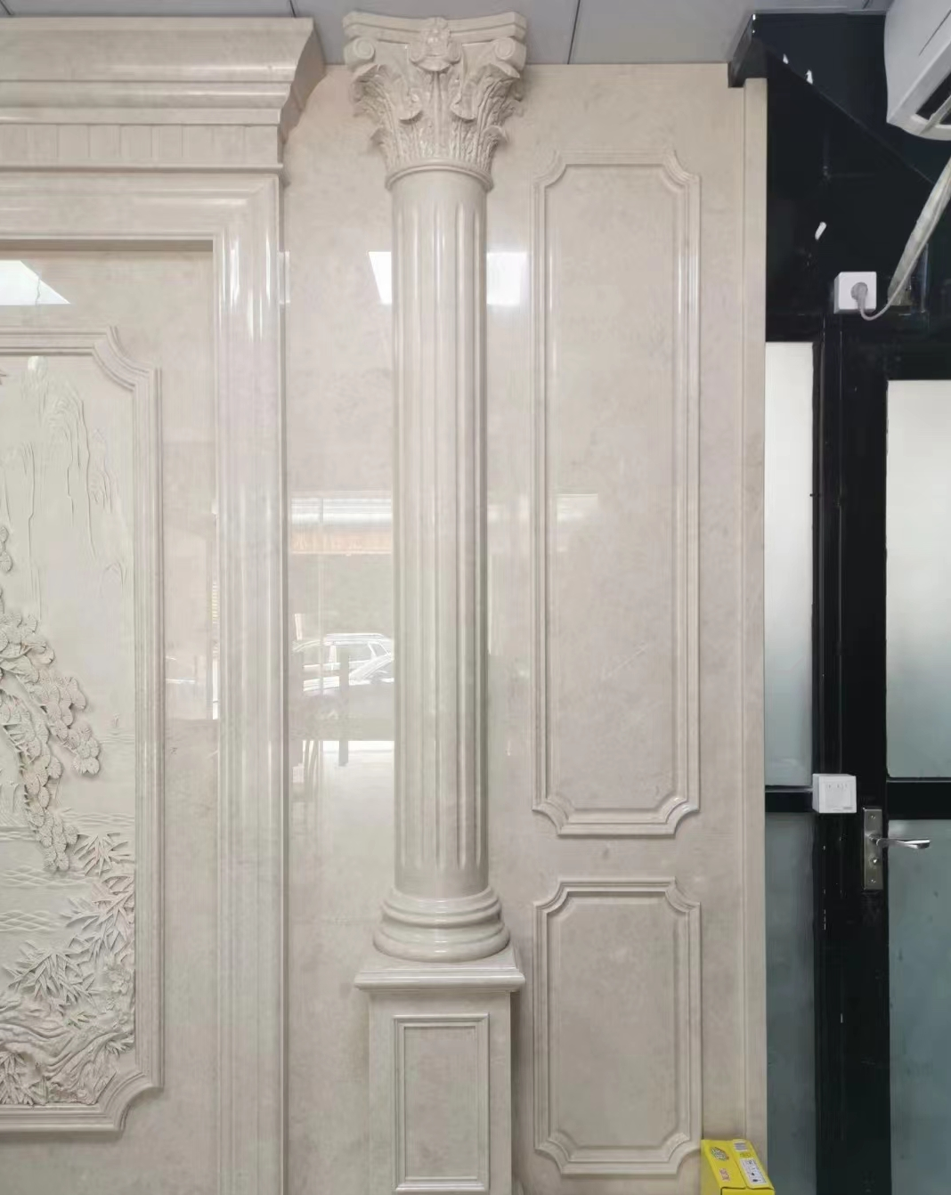 Marble column capital