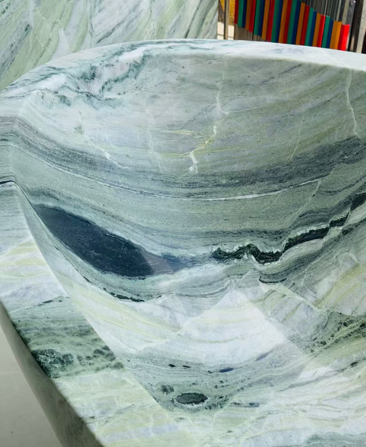 Unique Veins: The Gorgeousness of Solid Marble Bathtubs