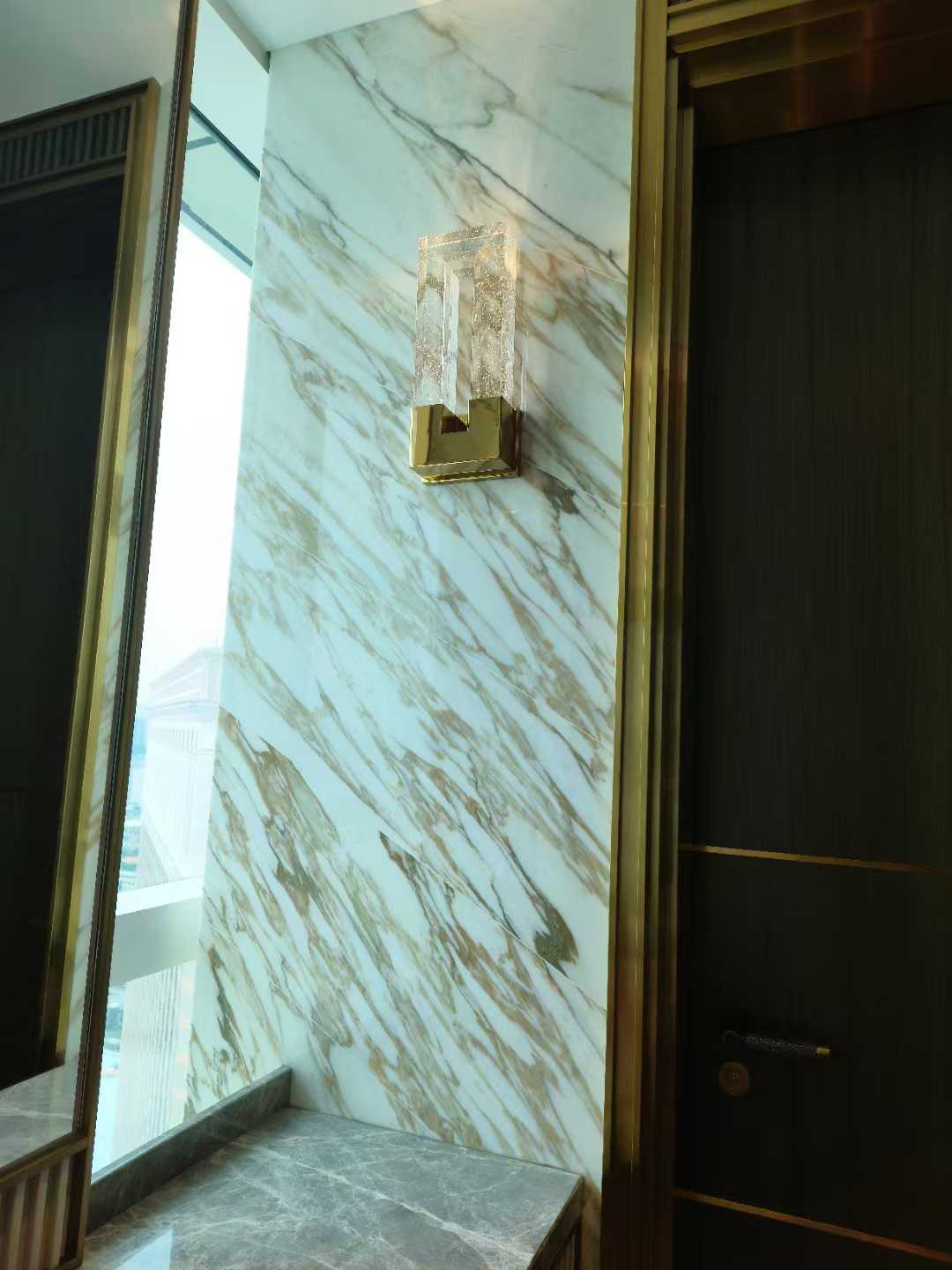 calacatta gold marble walls
