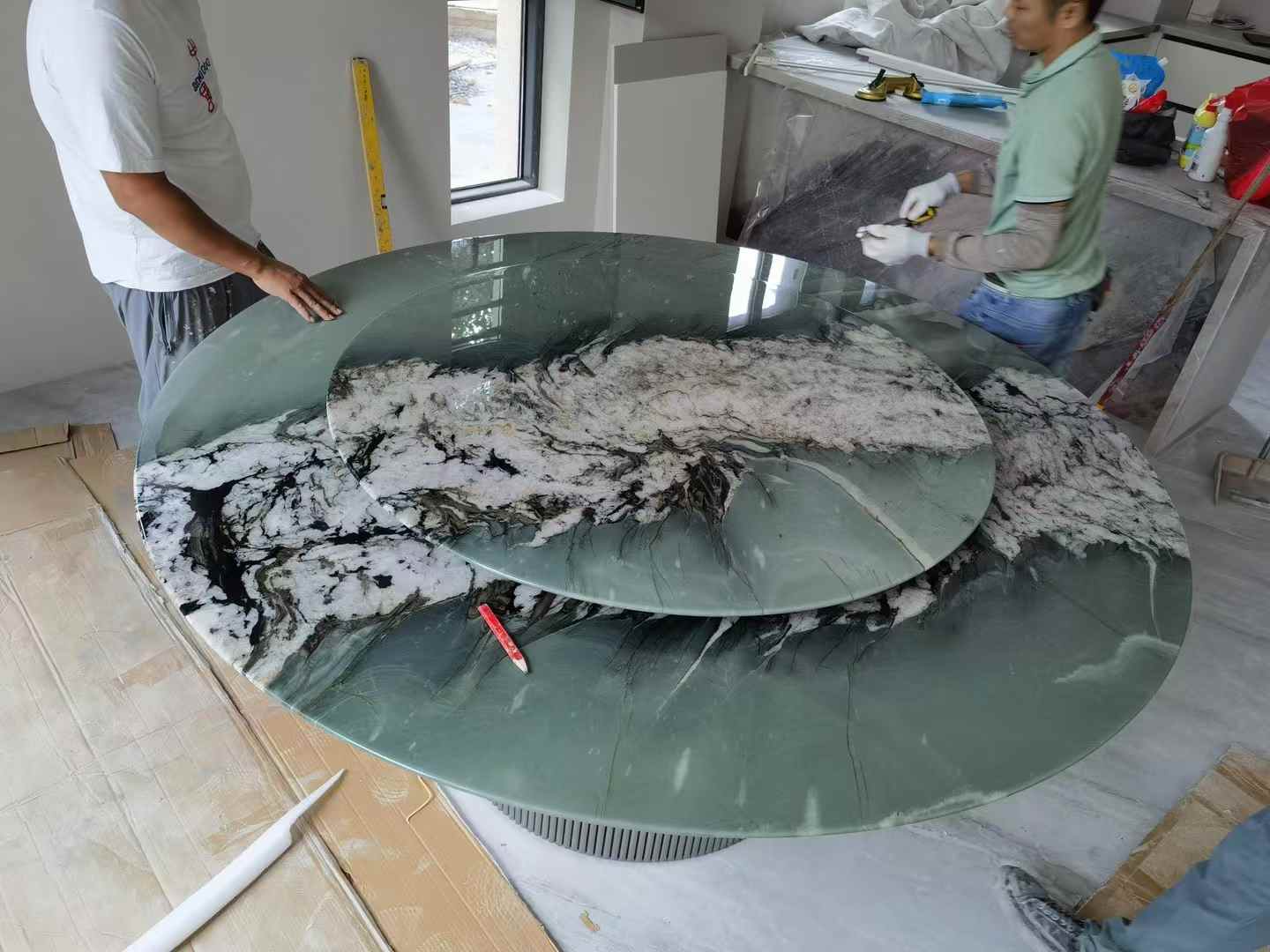 maestro quartzite round dining tables