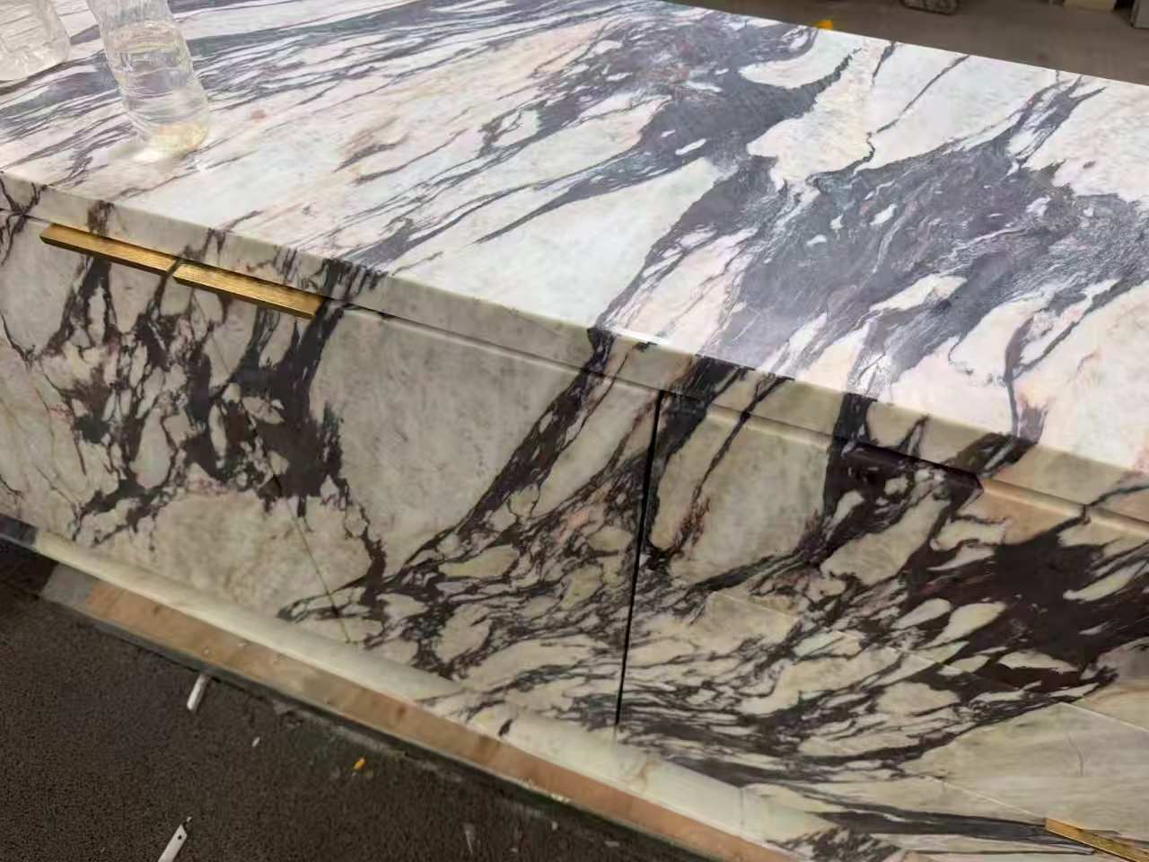 Metal handle to be marble drawer top nice design