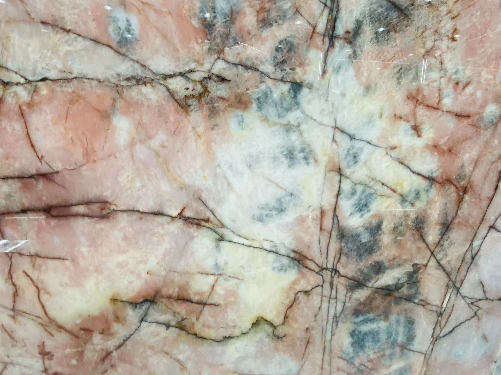 Cosmopolitan Quartzite